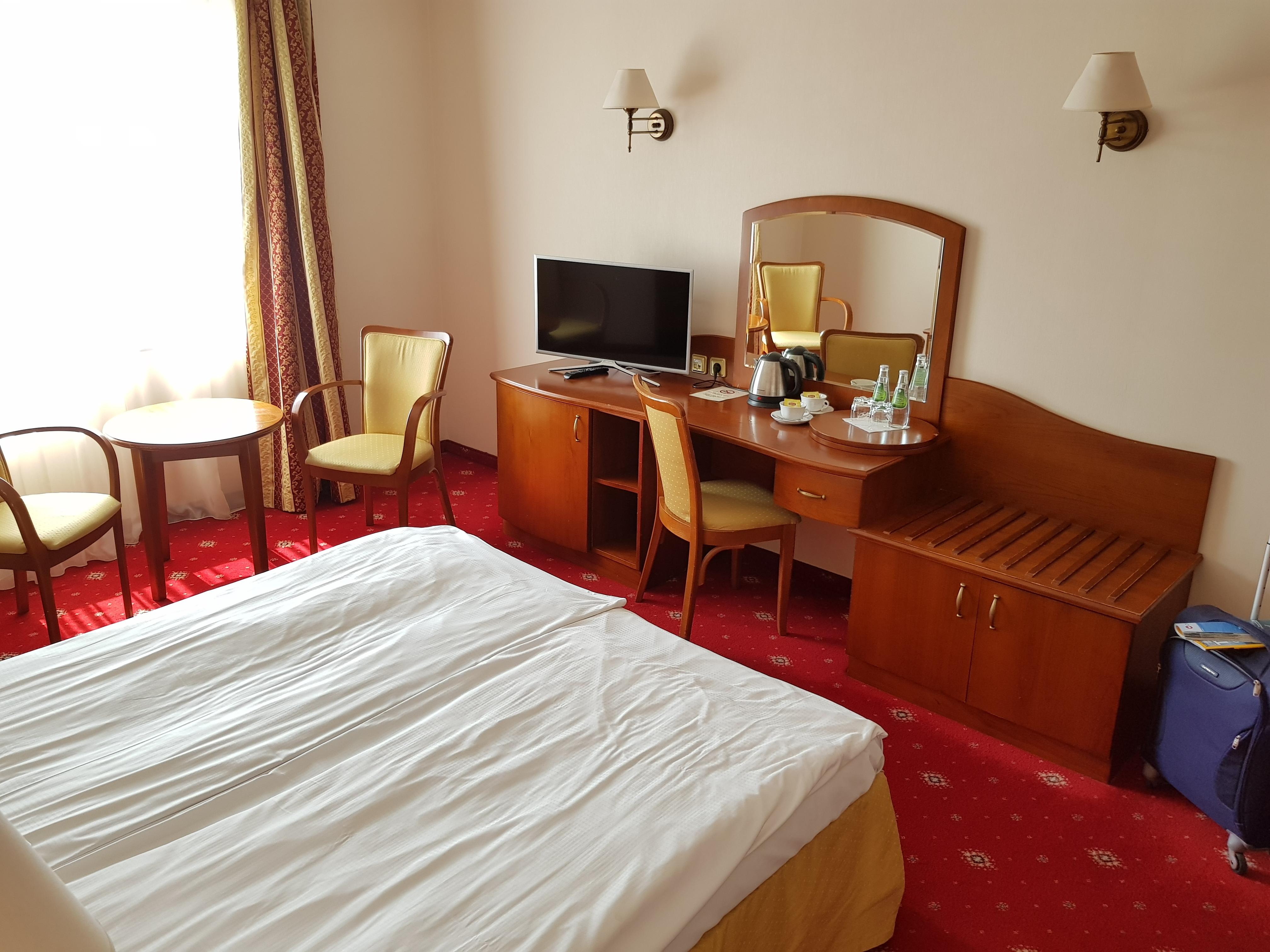 Sympozjum & 4*