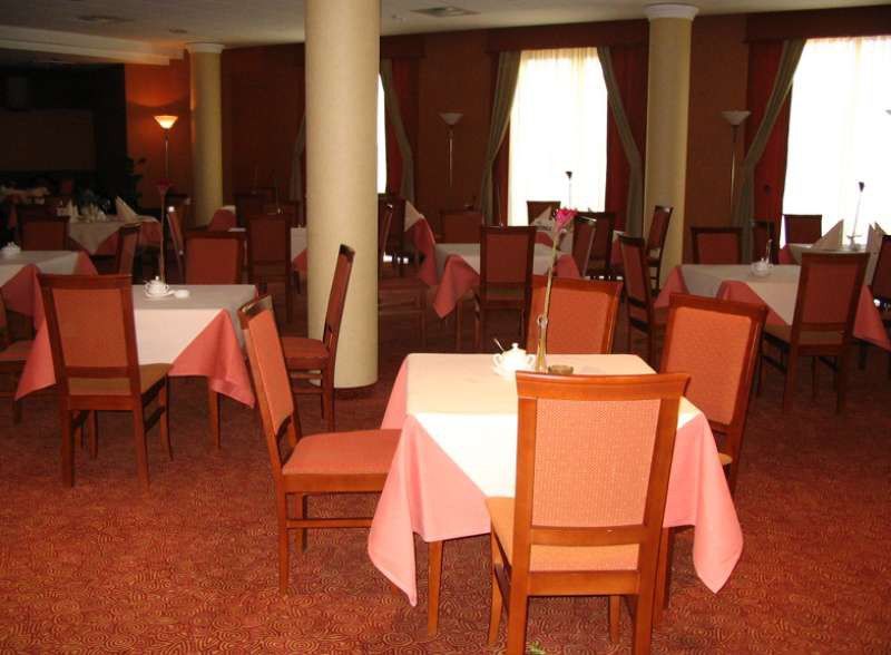 Sympozjum & 4*