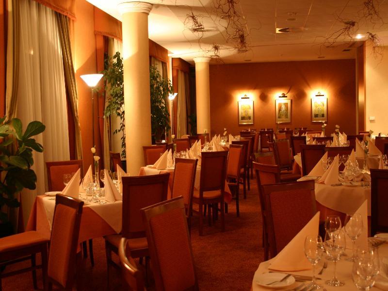 Sympozjum & Hotel 4*